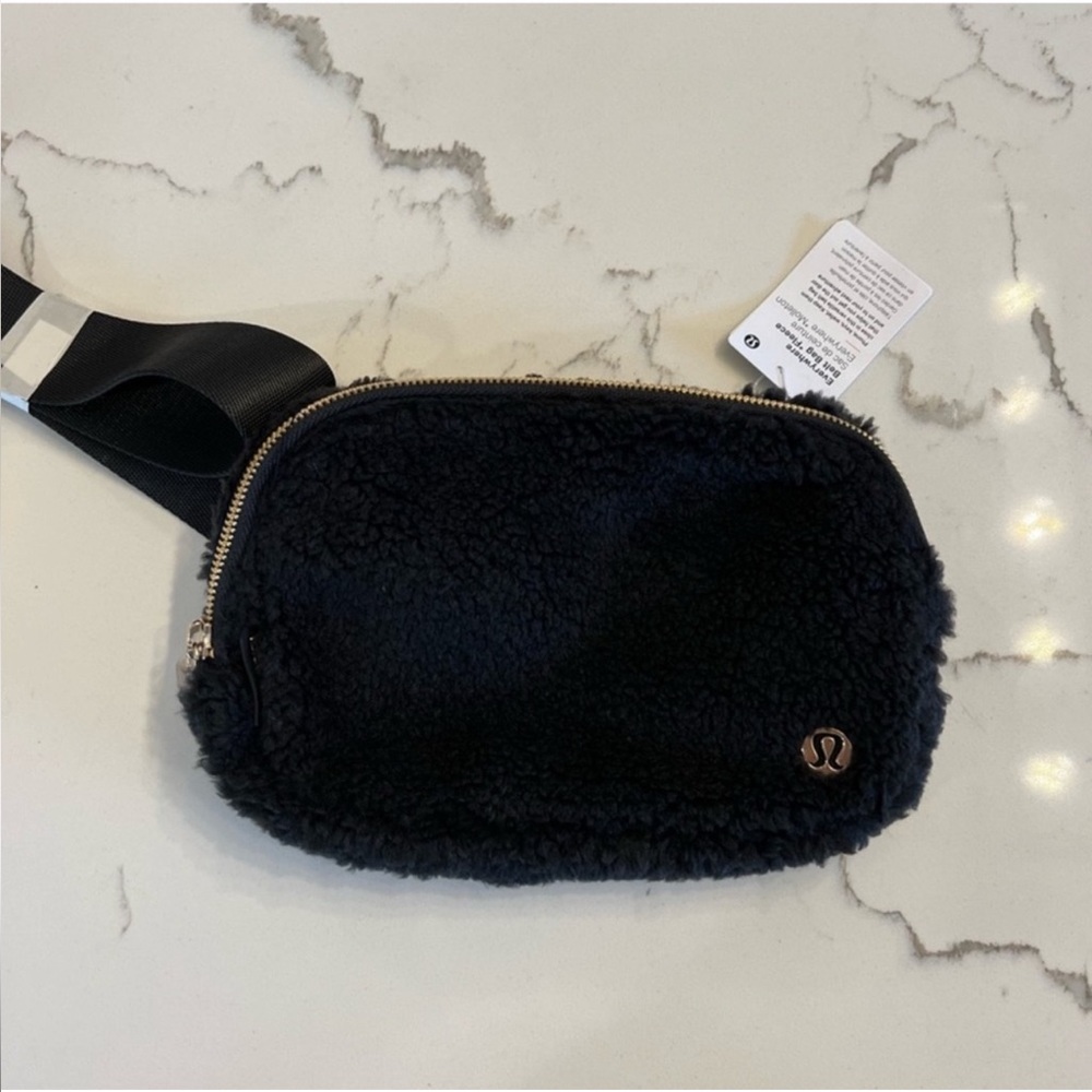 Lululemon Black Sherpa Fleece Everywhere Belt Bag NWT